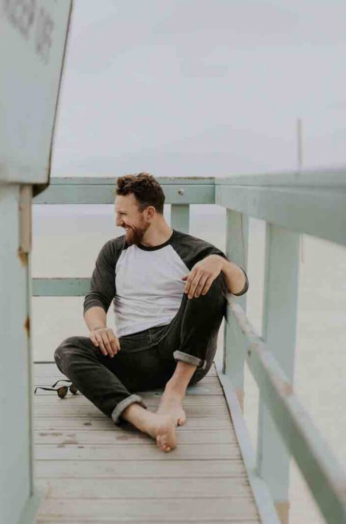 man-laughing-at-the-beach
